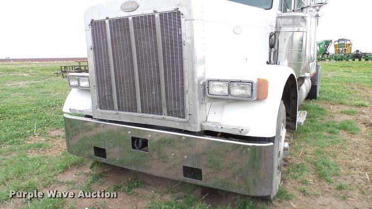 image for item DA6114 2000 Peterbilt 379 semi truck
