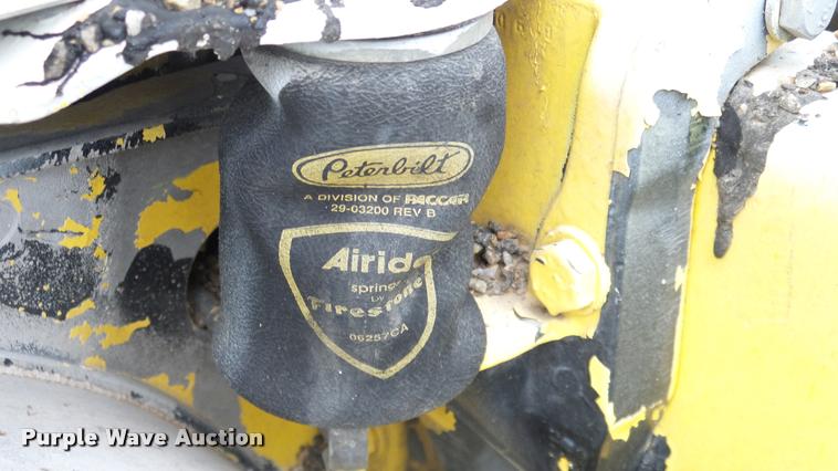 image for item DA6114 2000 Peterbilt 379 semi truck