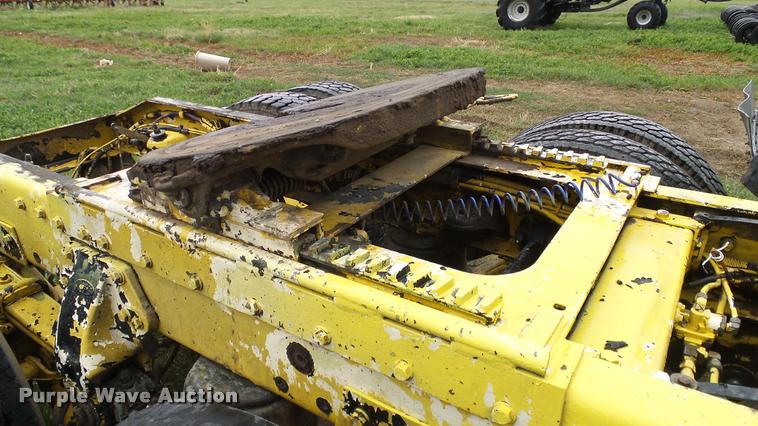 image for item DA6114 2000 Peterbilt 379 semi truck