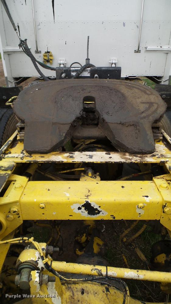 image for item DA6114 2000 Peterbilt 379 semi truck