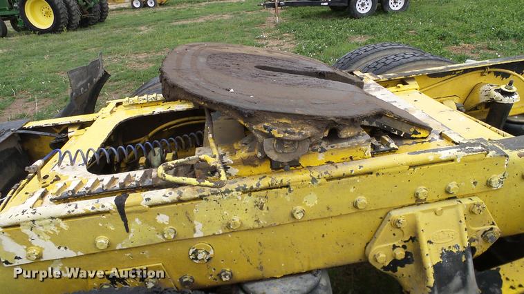 image for item DA6114 2000 Peterbilt 379 semi truck