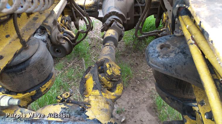 image for item DA6114 2000 Peterbilt 379 semi truck