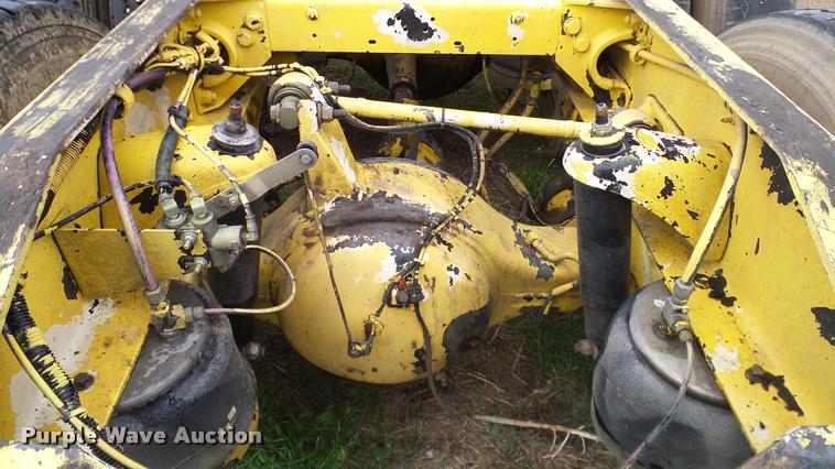 image for item DA6114 2000 Peterbilt 379 semi truck