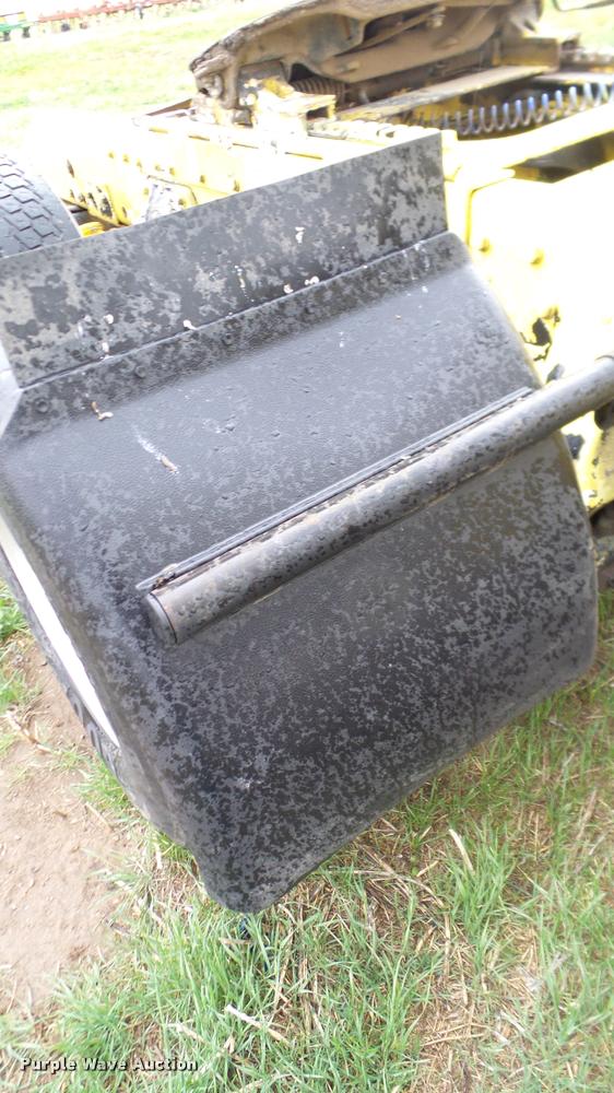 image for item DA6114 2000 Peterbilt 379 semi truck