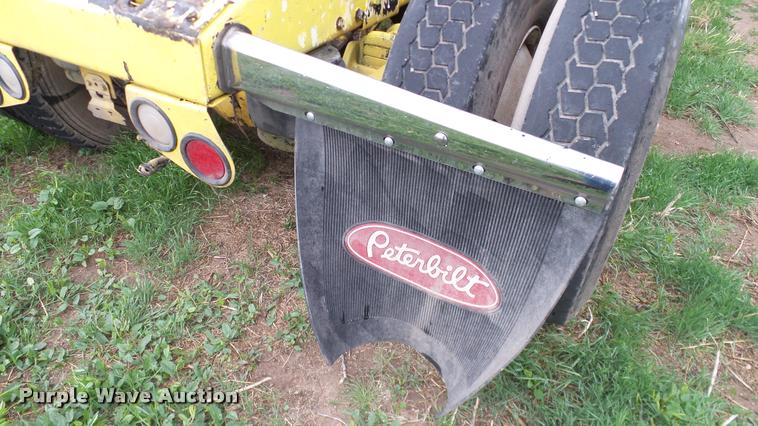 image for item DA6114 2000 Peterbilt 379 semi truck