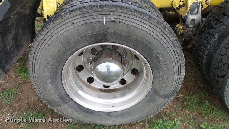 image for item DA6114 2000 Peterbilt 379 semi truck