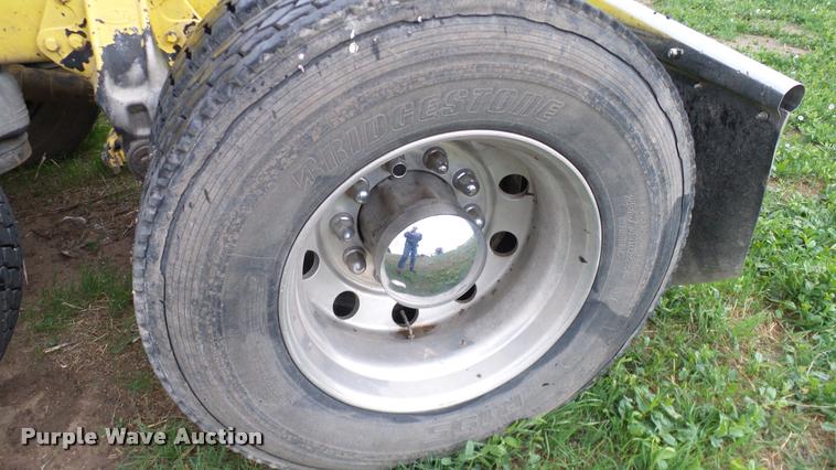 image for item DA6114 2000 Peterbilt 379 semi truck