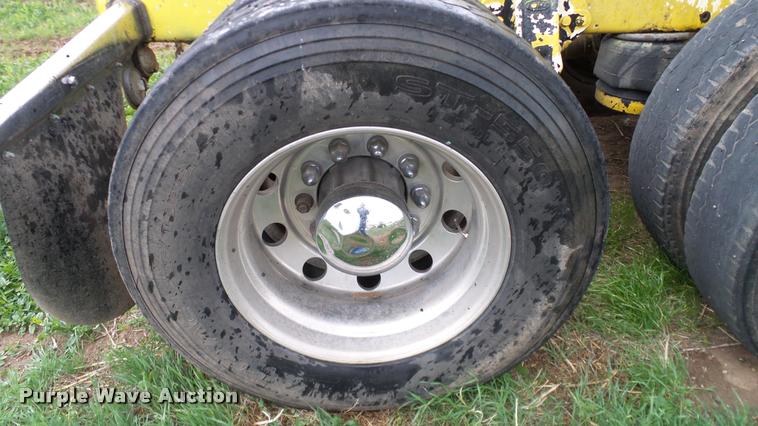 image for item DA6114 2000 Peterbilt 379 semi truck