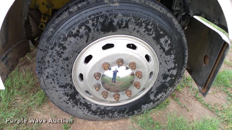 image for item DA6114 2000 Peterbilt 379 semi truck