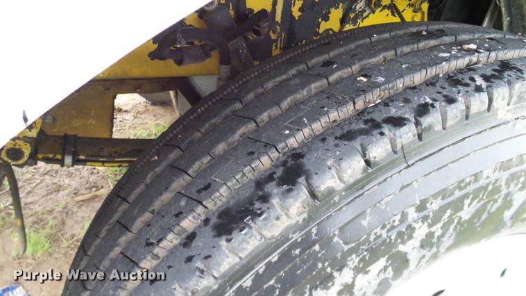 image for item DA6114 2000 Peterbilt 379 semi truck