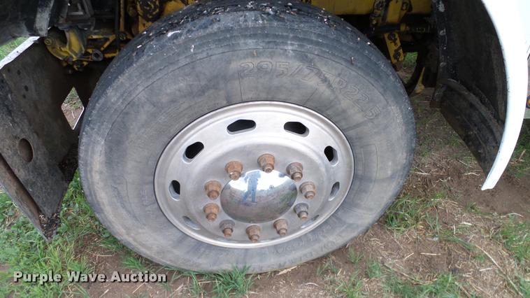 image for item DA6114 2000 Peterbilt 379 semi truck