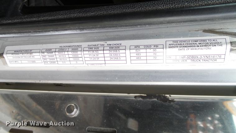 image for item DA6114 2000 Peterbilt 379 semi truck