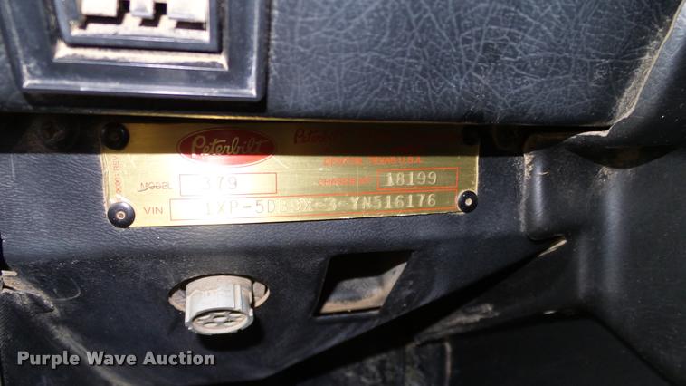 image for item DA6114 2000 Peterbilt 379 semi truck