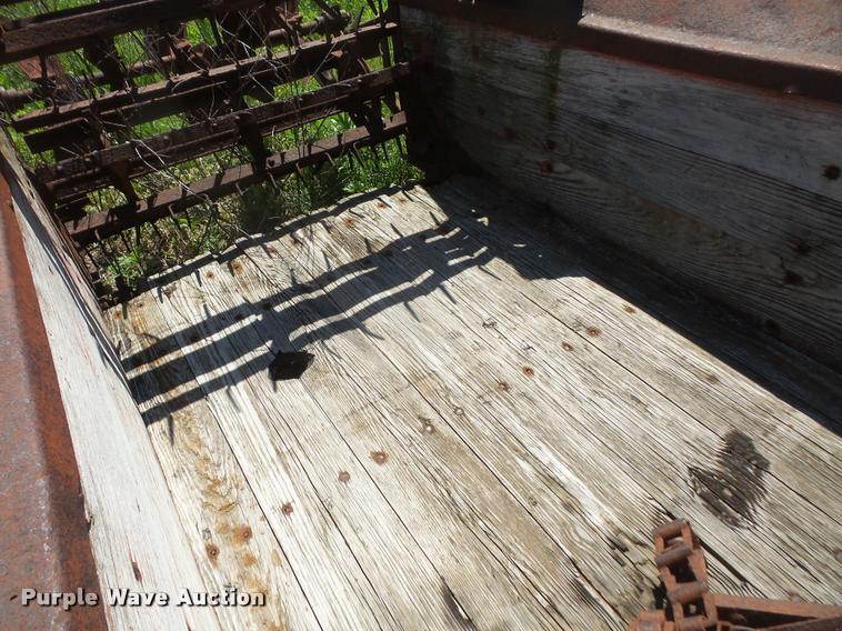 image for item DA6263 New Idea manure spreader