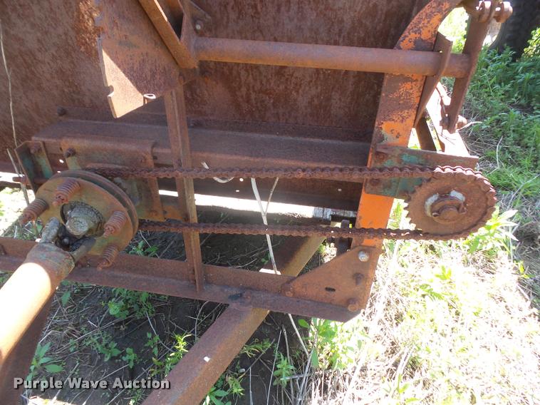 image for item DA6263 New Idea manure spreader