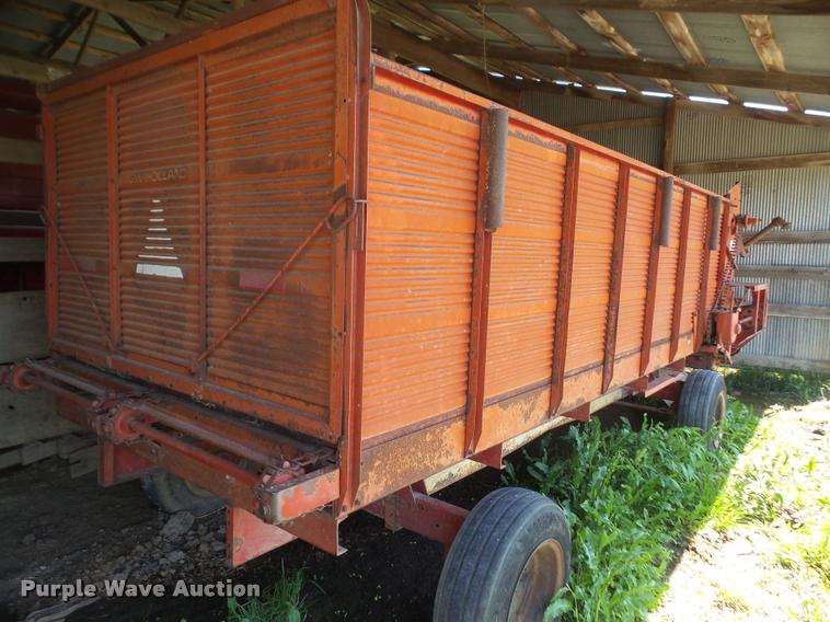 image for item DA6266 New Holland 6 feed wagon