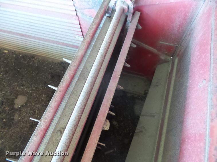 image for item DA6266 New Holland 6 feed wagon