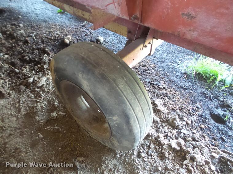 image for item DA6266 New Holland 6 feed wagon