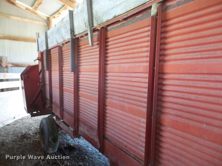 image for item DA6266 New Holland 6 feed wagon