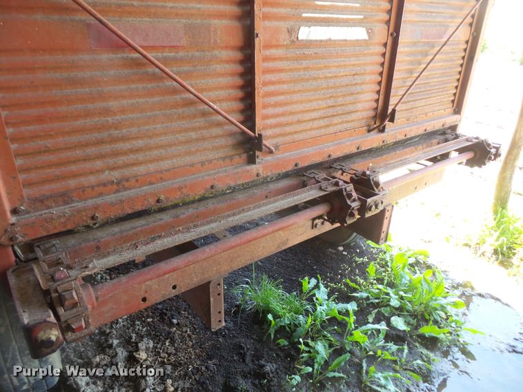 image for item DA6266 New Holland 6 feed wagon