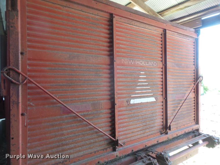 image for item DA6266 New Holland 6 feed wagon