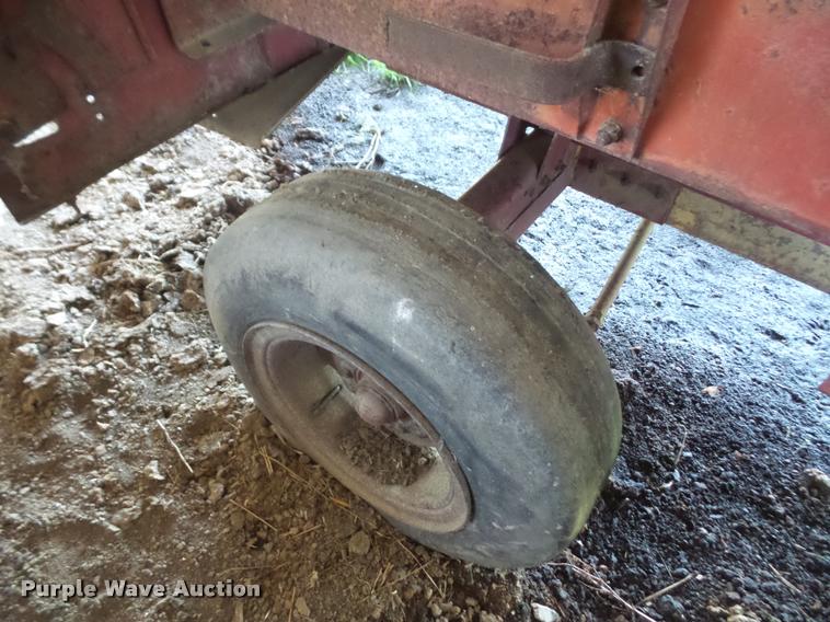 image for item DA6266 New Holland 6 feed wagon