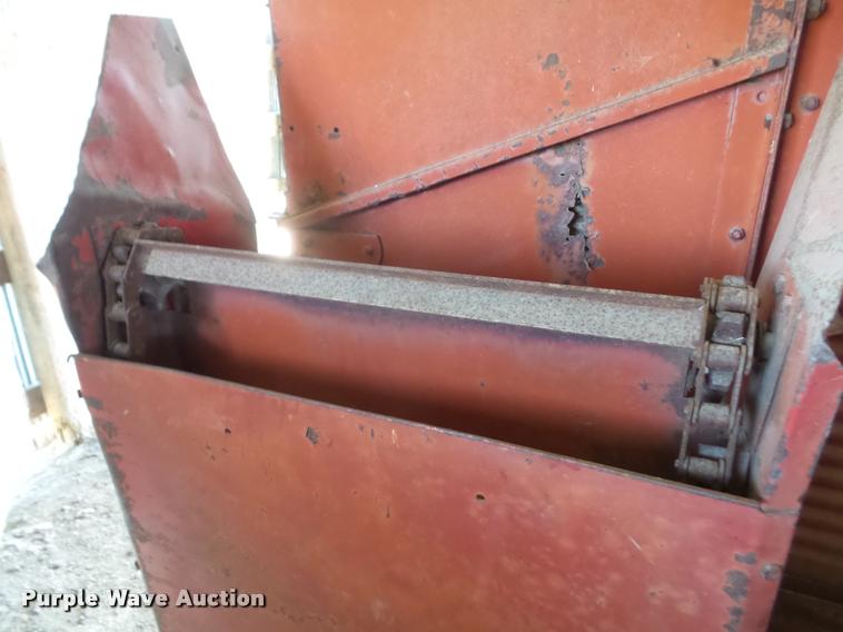 image for item DA6266 New Holland 6 feed wagon