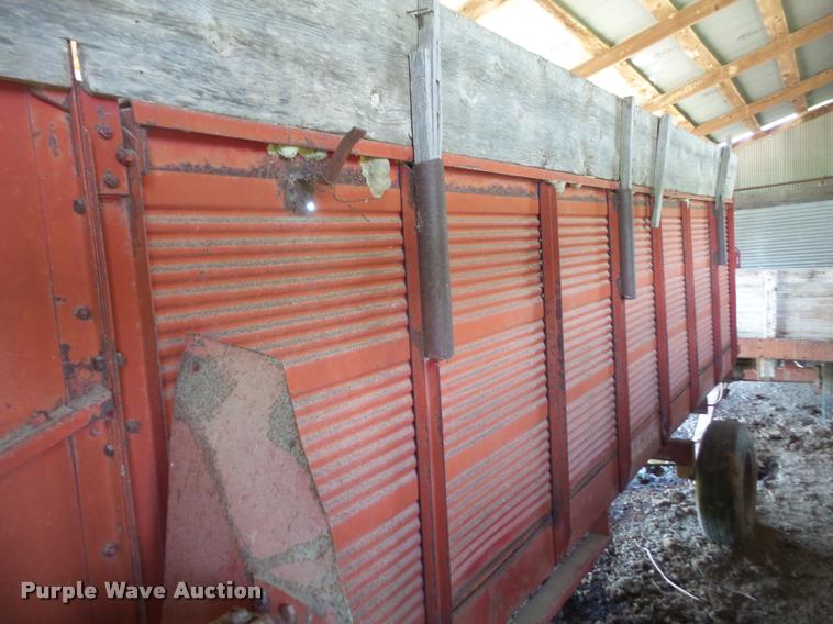 image for item DA6266 New Holland 6 feed wagon