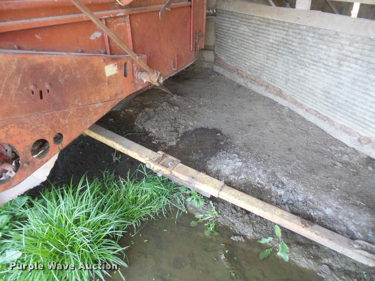 image for item DA6266 New Holland 6 feed wagon