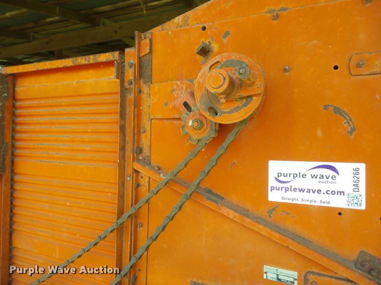 image for item DA6266 New Holland 6 feed wagon