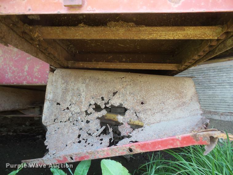 image for item DA6266 New Holland 6 feed wagon