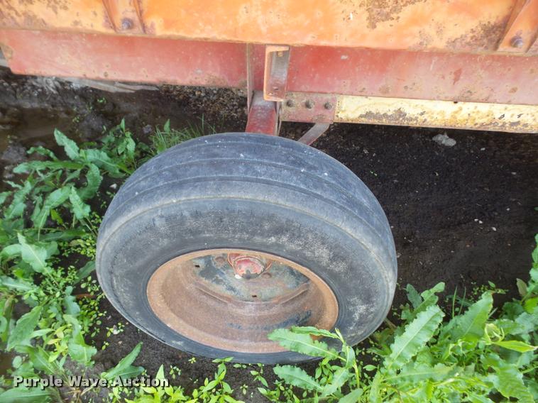 image for item DA6266 New Holland 6 feed wagon