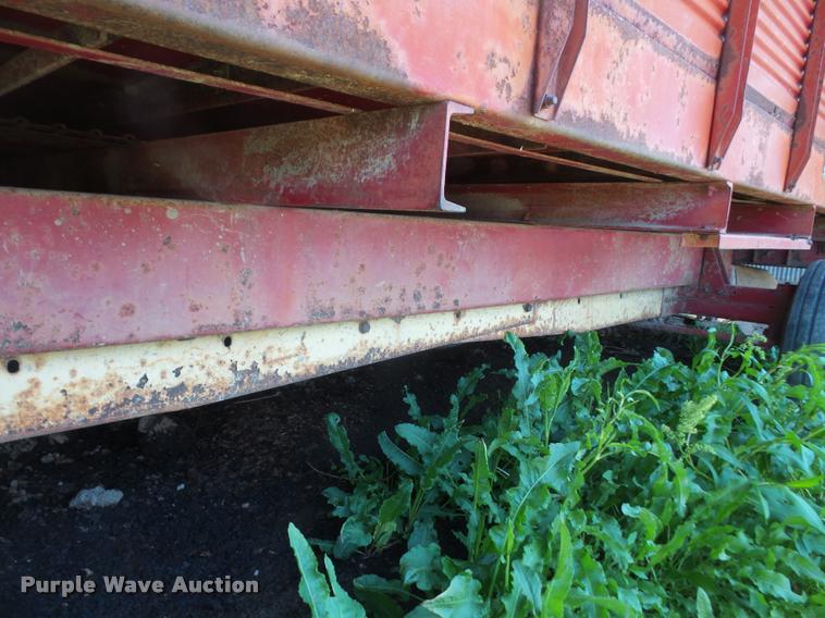 image for item DA6266 New Holland 6 feed wagon