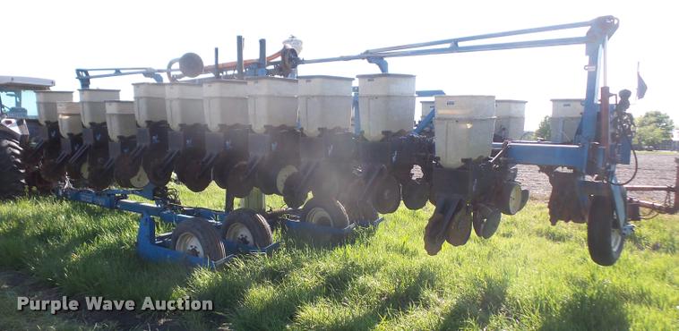 image for item DA6278 Kinze 2600 no-till split row planter