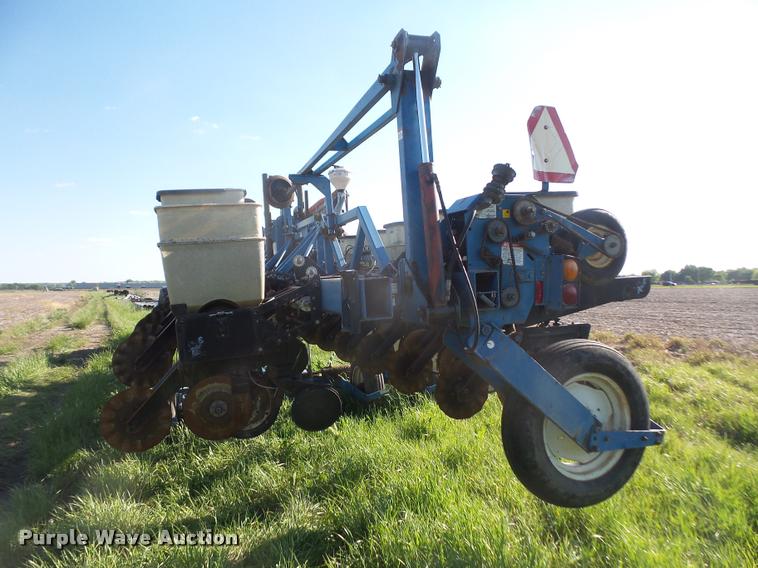image for item DA6278 Kinze 2600 no-till split row planter