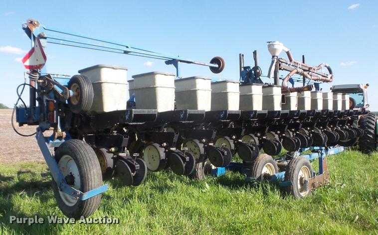 image for item DA6278 Kinze 2600 no-till split row planter
