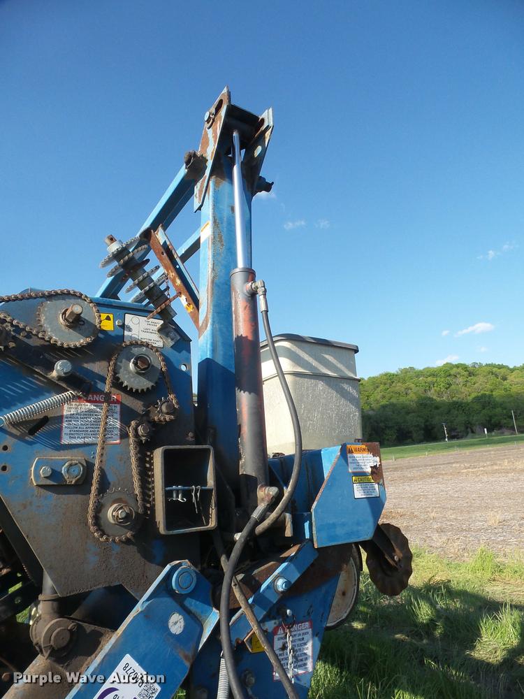 image for item DA6278 Kinze 2600 no-till split row planter