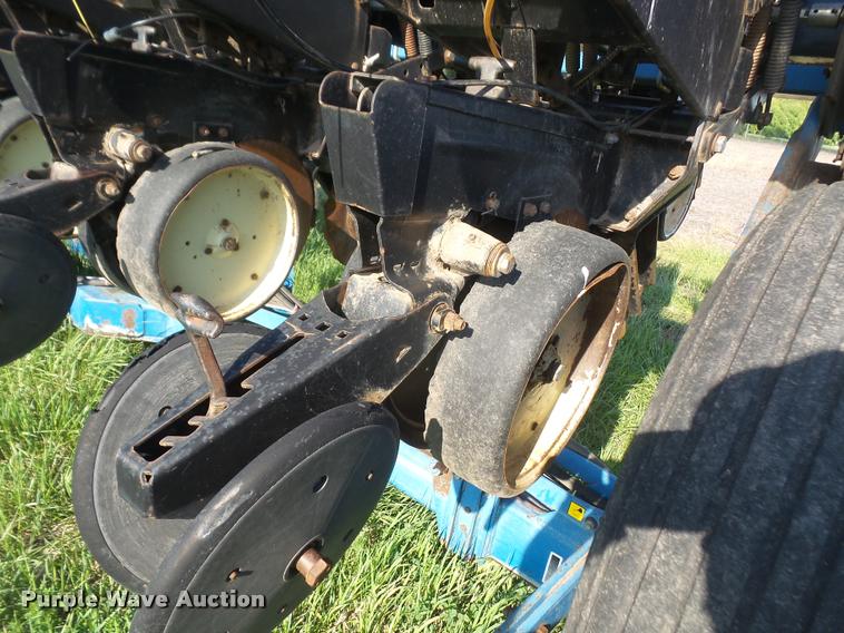 image for item DA6278 Kinze 2600 no-till split row planter