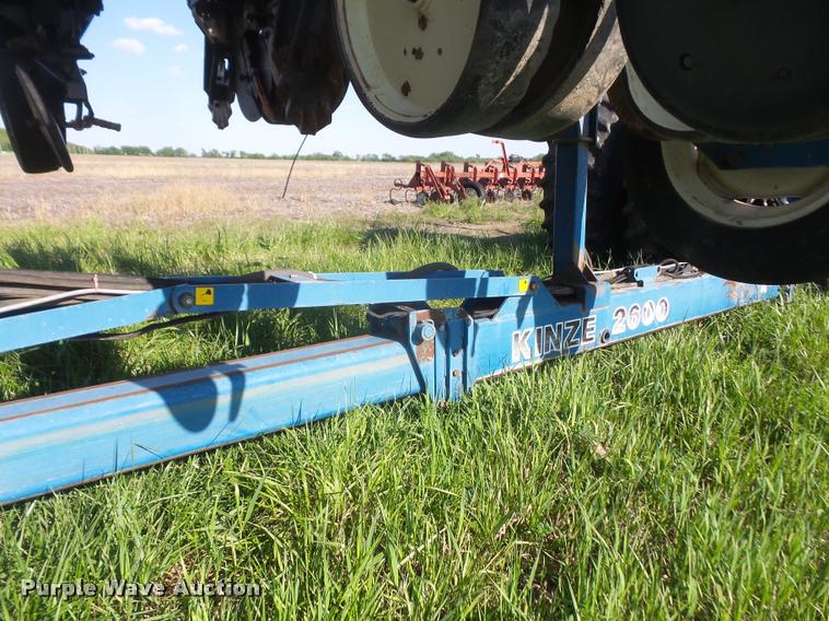 image for item DA6278 Kinze 2600 no-till split row planter