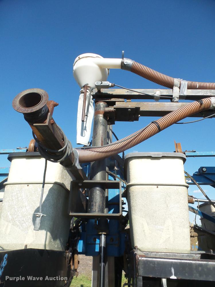 image for item DA6278 Kinze 2600 no-till split row planter