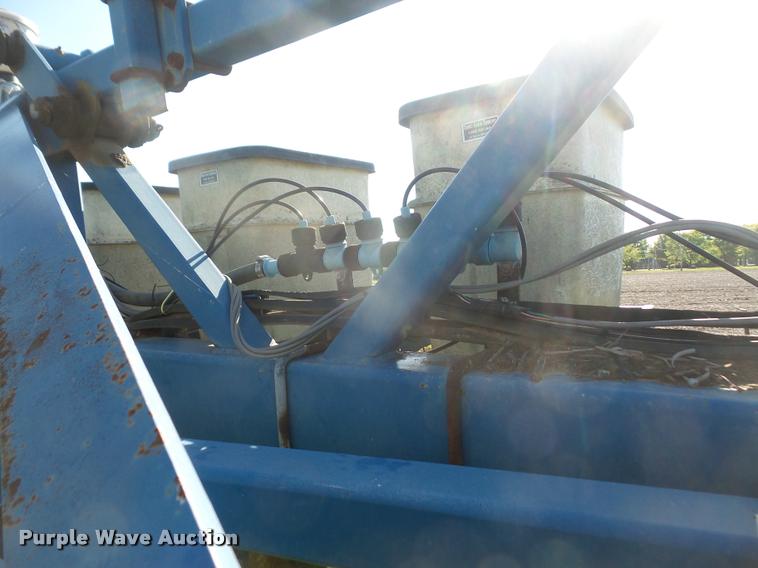 image for item DA6278 Kinze 2600 no-till split row planter