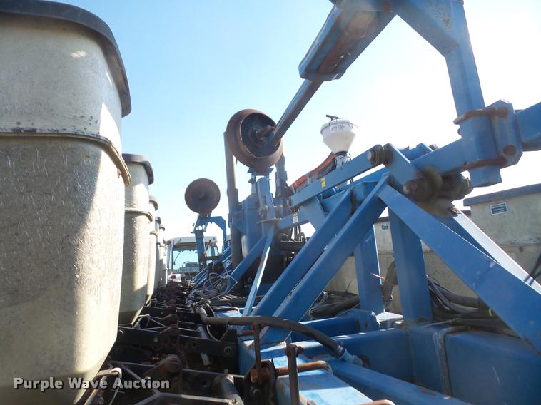 image for item DA6278 Kinze 2600 no-till split row planter