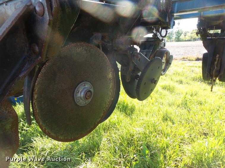 image for item DA6278 Kinze 2600 no-till split row planter