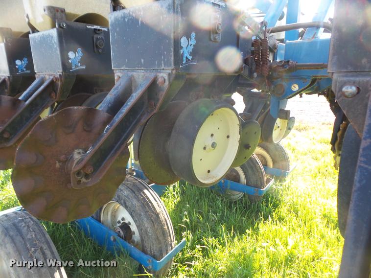 image for item DA6278 Kinze 2600 no-till split row planter