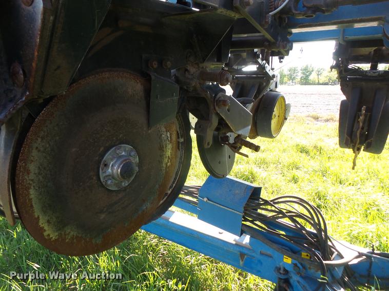 image for item DA6278 Kinze 2600 no-till split row planter