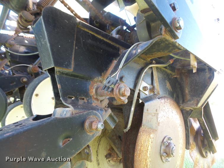 image for item DA6278 Kinze 2600 no-till split row planter