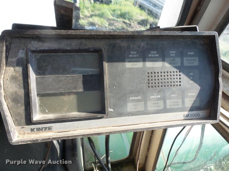 image for item DA6278 Kinze 2600 no-till split row planter