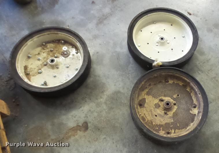 image for item DA6278 Kinze 2600 no-till split row planter