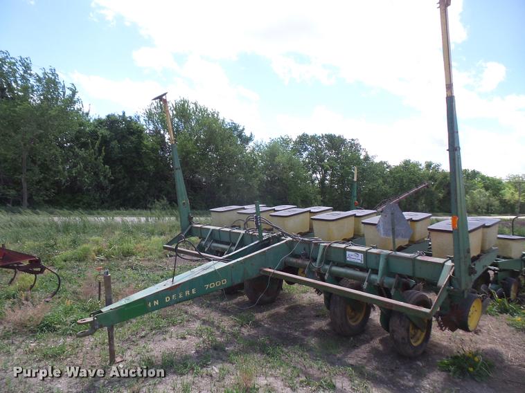 image for item DA6323 John Deere 7000 no-till planter