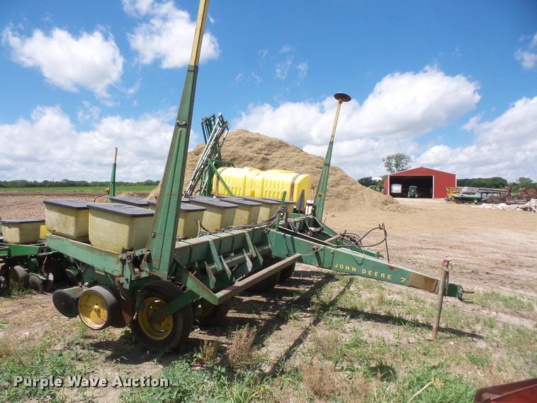 image for item DA6323 John Deere 7000 no-till planter